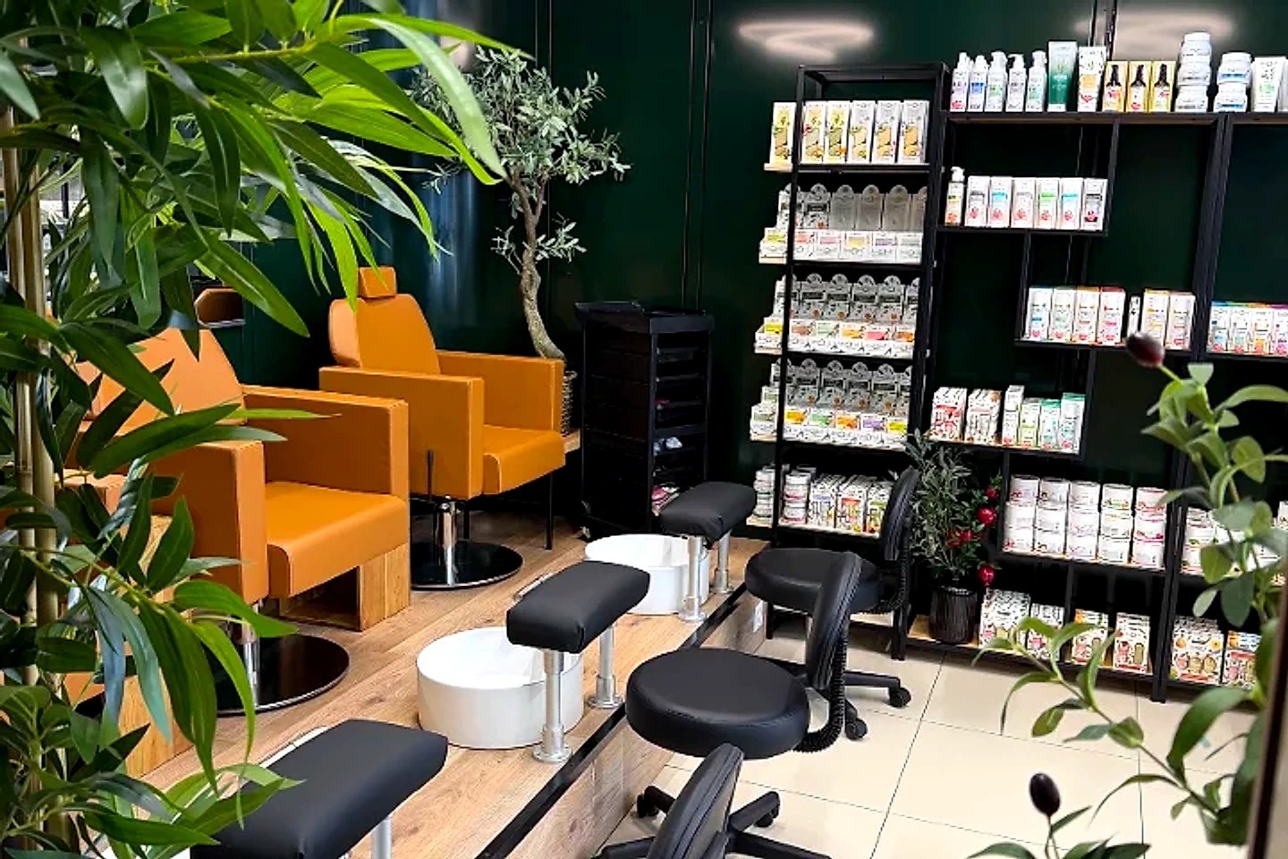 Glow Luxe Nails & Natural Cosmetics