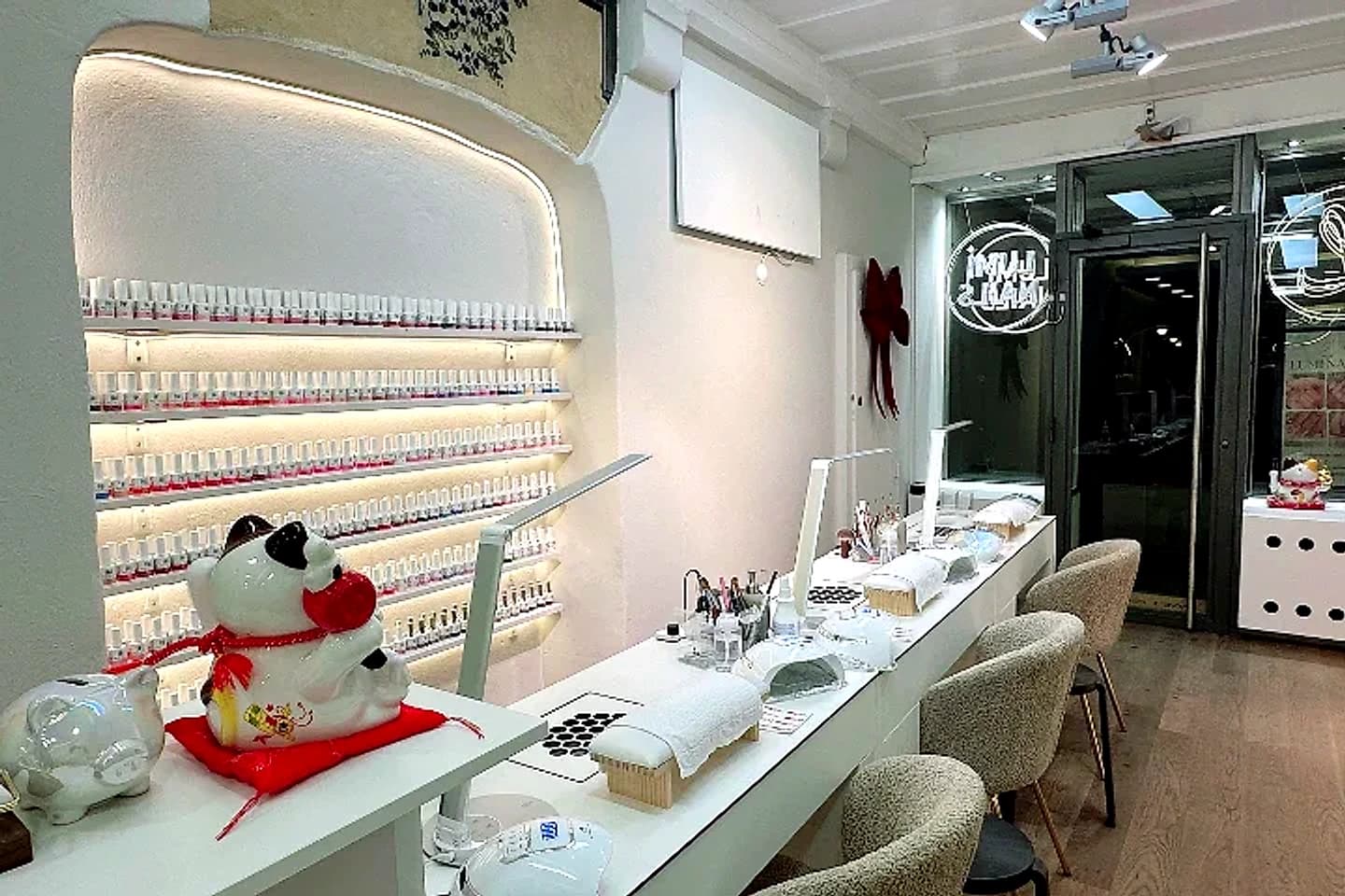 Lumi Nails