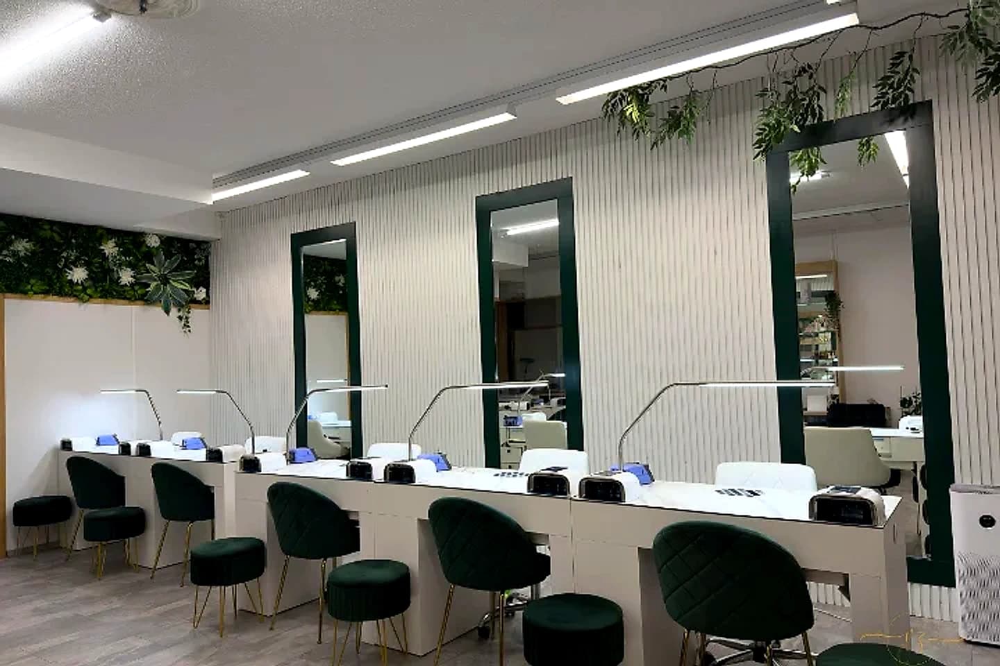 VINCZ Nails & Lashes Oerlikon